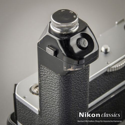 Preview: Nikon Motor Drive MD-2 mit MB-1 für F2 (Zustand A-/AB)