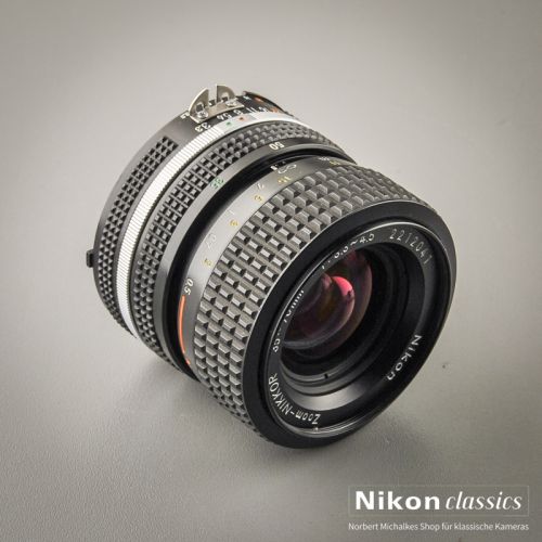 Nikon Zoom-Nikkor 35-70/3,3-4,5 AIS (Zustand A)