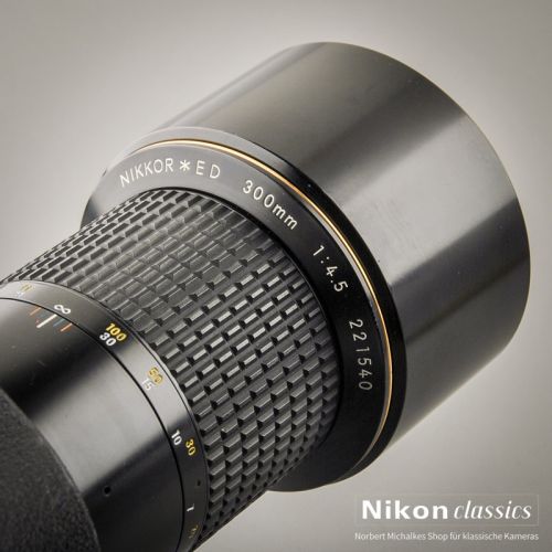Nikon Nikkor 300/4,5 IF-ED AIS (Zustand A/A-)