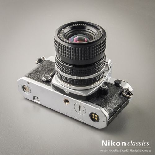 Nikon FE mit Zoom-Nikkor 35-70/3,3-4,5 Starter-Set