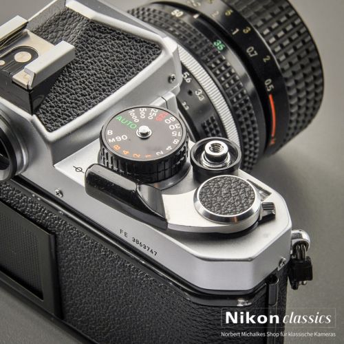 Nikon FE mit Zoom-Nikkor 35-70/3,3-4,5 Starter-Set