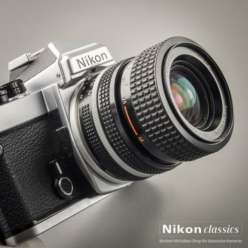 Nikon FE mit Zoom-Nikkor 35-70/3,3-4,5 Starter-Set