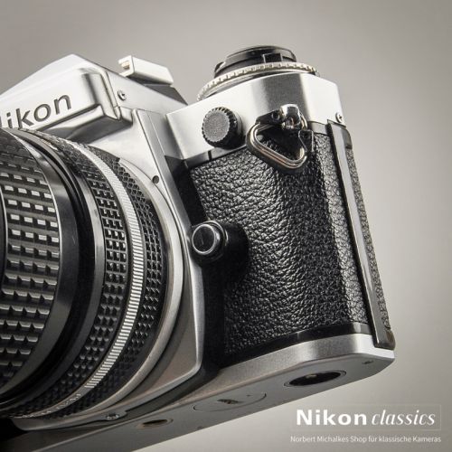 Nikon FE mit Zoom-Nikkor 35-70/3,3-4,5 Starter-Set