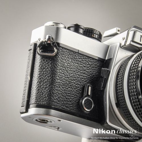 Nikon FE mit Zoom-Nikkor 35-70/3,3-4,5 Starter-Set