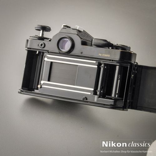 Nikon FE schwarz (Zustand A-/AB)