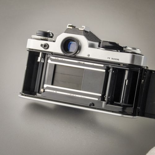 Nikon FE with Nikon 50/1,8 Starter-Set