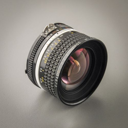 Nikon Nikkor 20/2,8 AIS (Zustand A/A-)