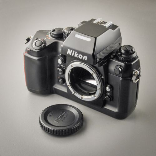 Nikon F4 mit MB-20 (Zustand A)