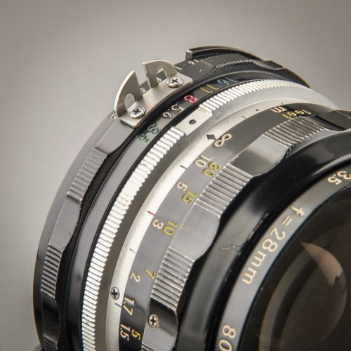 Nikon Nikkor-H 28/3,5 AI "Berg-und-Tal" (Zustand A-/AB)