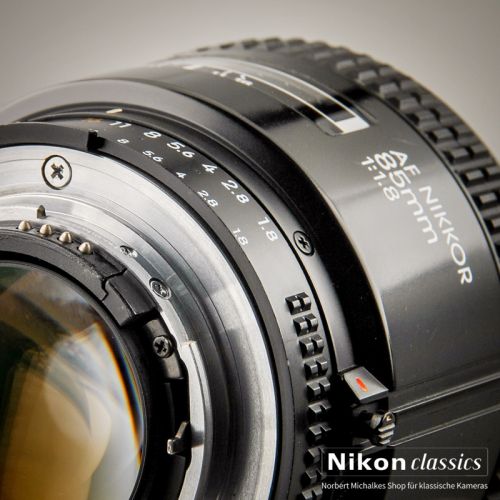 Nikon AF Nikkor 85/1,8 mit HN-23 (Zustand A) OVP