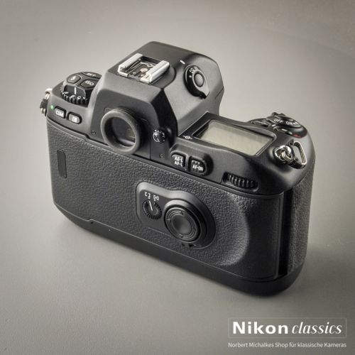 Nikon F100