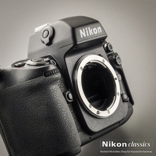 Nikon F100