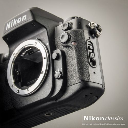 Nikon F100