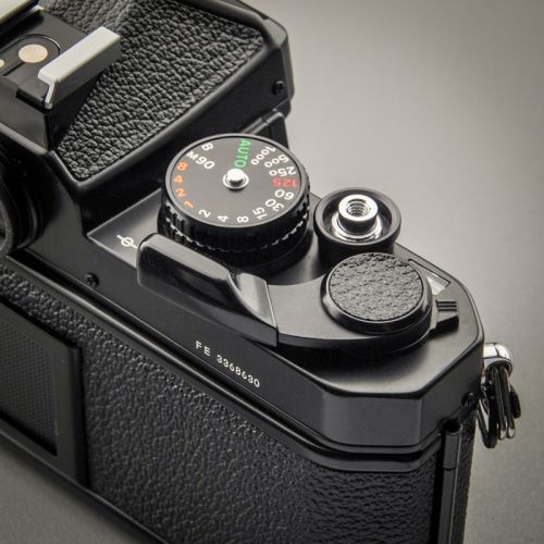 Preview: Nikon FE schwarz (Zustand A/A+) OVP