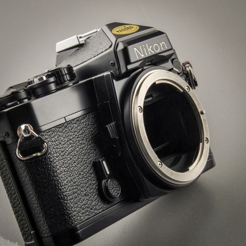 Nikon FE schwarz (Zustand A/A+) OVP