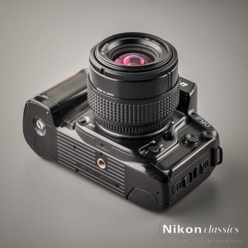 Nikon F90 mit AF-Nikkor 35-70 (Zustand A-)