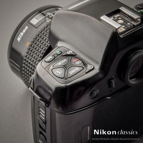 Nikon F90 mit AF-Nikkor 35-70 (Zustand A-)