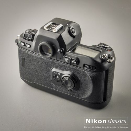 Preview: Nikon F100
