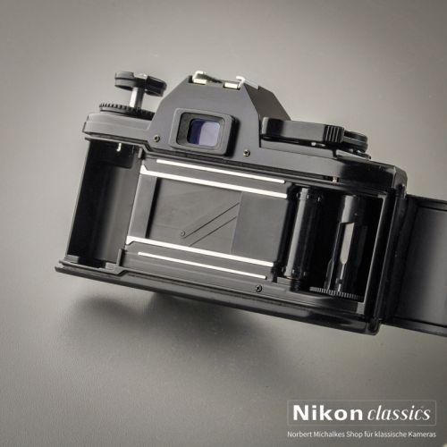 Nikon EM mit 50/1,8 Starter-Set