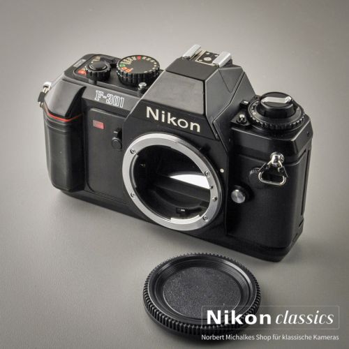 Nikon F301 mit MB-3 (Zustand A/A-)
