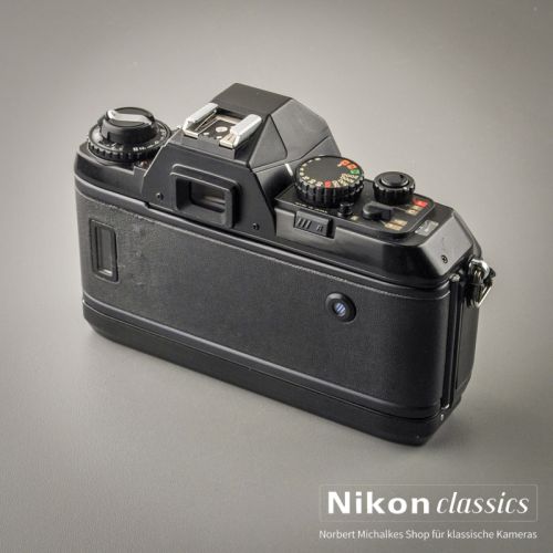 Preview: Nikon F301 mit MB-3 (Zustand A/A-)