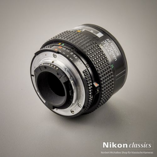Nikon AF Zoom-Nikkor 35-70/3,3-4,5 Macro (Zustand A/A-)