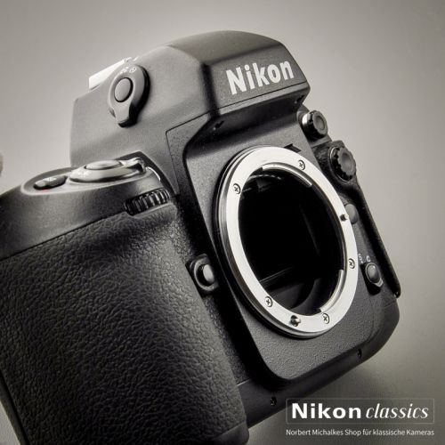 Nikon F100