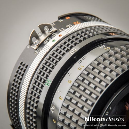 Nikon Zoom-Nikkor 35-70/3,3-4,5 AIS (Condition A)