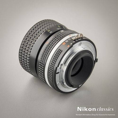 Nikon Zoom-Nikkor 35-70/3,3-4,5 AIS (Zustand A/A+)