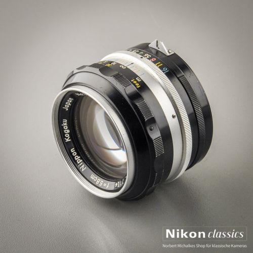 Preview: Nikon Nikkor-S Auto 5,8cm/1,4 nonAI "Berg-und-Tal" (Zustand A-)