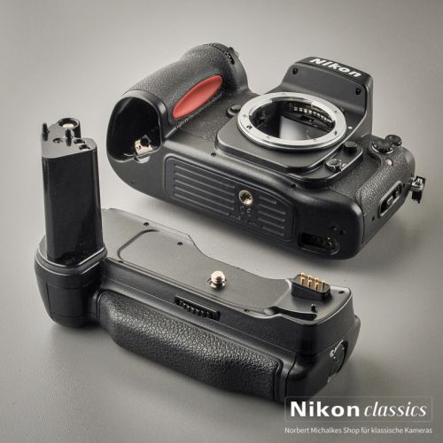 Nikon F100 with MB-15 (Condition A)