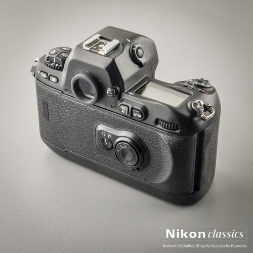Preview: Nikon F100