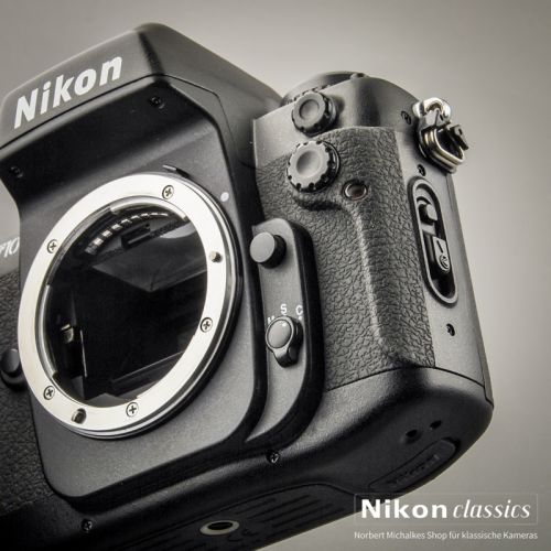 Nikon F100