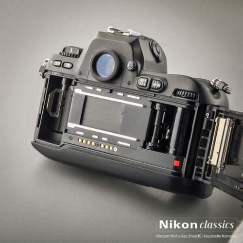 Nikon F100 (Zustand A/A-)