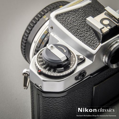 Nikon FE mit Nikon 50/1,8 Starter-Set