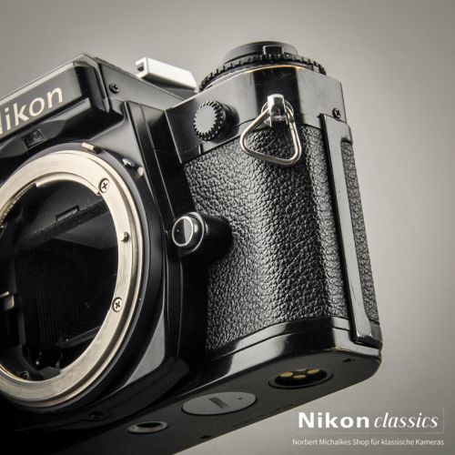 Nikon FE schwarz (Zustand A-/AB)
