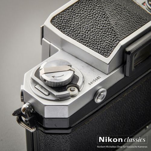 Nikon F eyelevel Nippon Kogaku with prism finder (Condition A/A-)