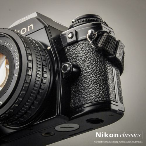 Nikon EM with Nikon Lens 50/1,8 Starter Set