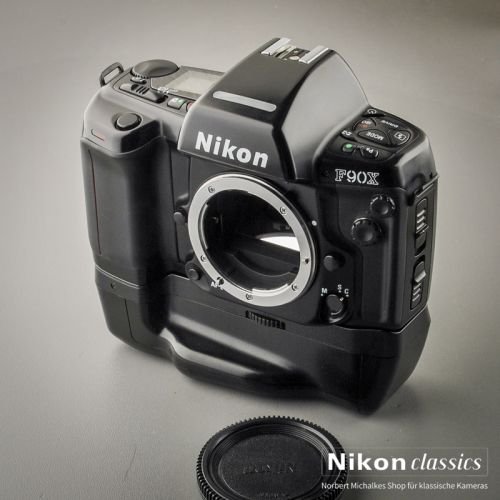 Nikon F90x mit MB-10 Professional Set (Zustand A)