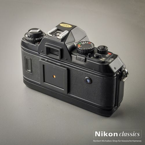 Preview: Nikon F301 mit MB-3 (Zustand A/A-)