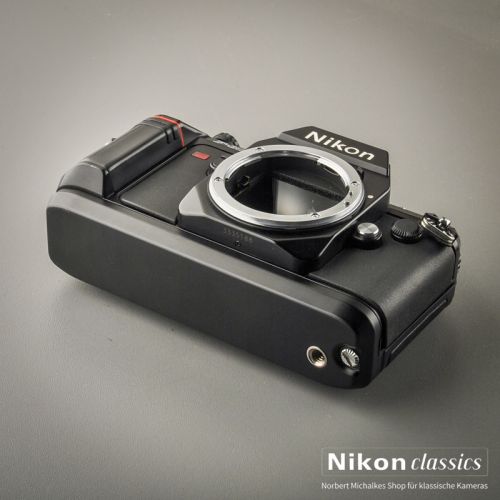 Preview: Nikon F301 mit MB-3 (Zustand A/A-)