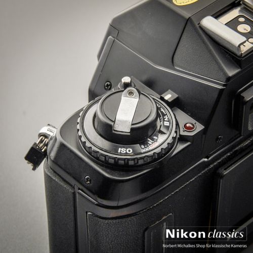 Nikon F301 mit MB-3 (Zustand A/A-)