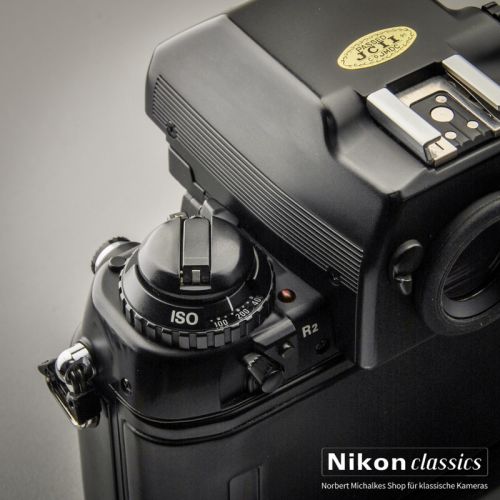 Nikon F4 mit MB-20 (Zustand A-) OVP