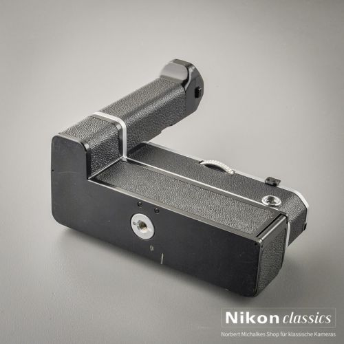 Nikon Motor Drive MD-2 mit MB-1 und NiMh-Akkus mit Ladegerät MH-1 (Zustand A-)