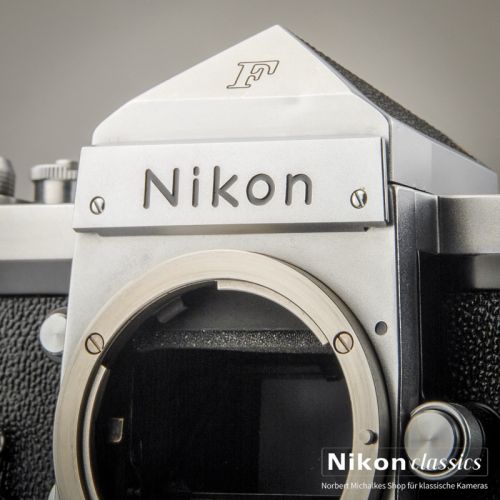 Nikon F "Eyelevel" mit Prismensucher (Zustand A-)