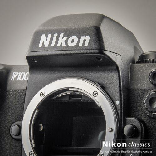 Nikon F100 (Condition A/A-)