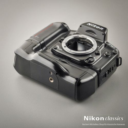 Preview: Nikon F90 mit MB-10 (Zustand A/A-)
