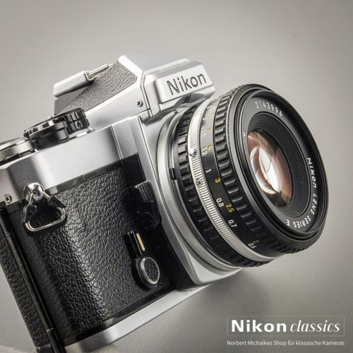 Nikon FE mit Nikon 50/1,8 Starter-Set