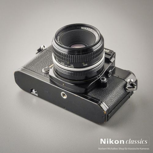 Nikkormat EL schwarz mit Nikkor 50/2,0 (Zustand AB)