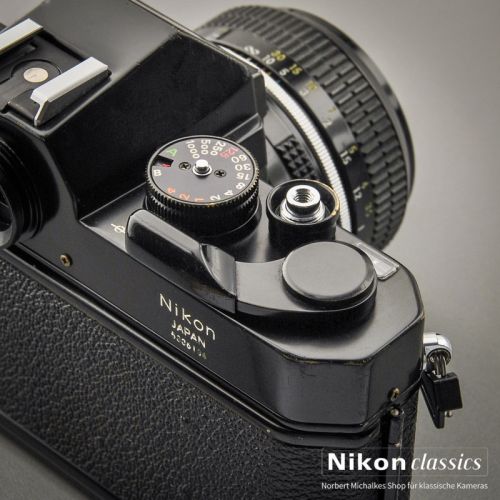 Nikkormat EL schwarz mit Nikkor 50/2,0 (Zustand AB)